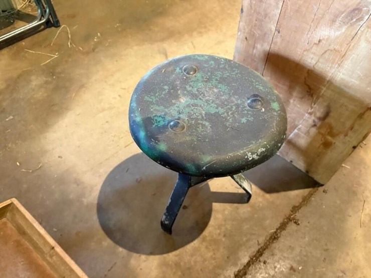 milking-stool-image-2