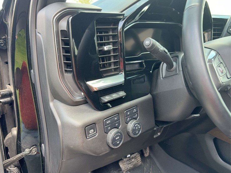 2025-chevrolet-silverado-2500hd-high-country-image-28