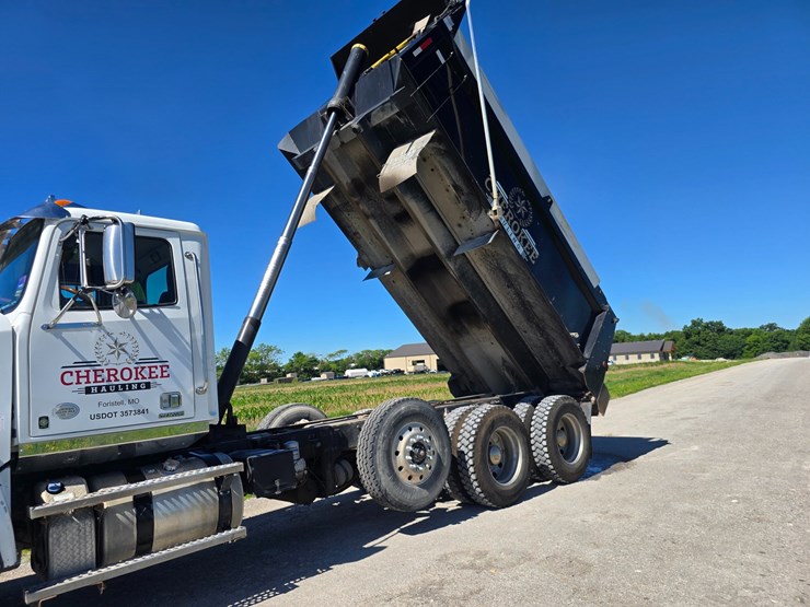2018-western-star-4700-image-45