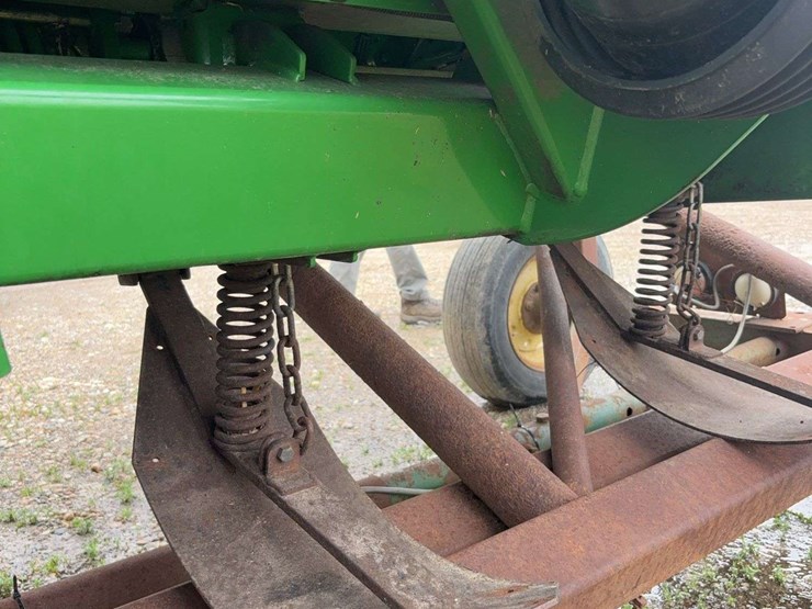 2011-john-deere-608-image-12