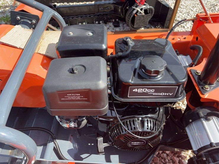 sdlool-model-lm1000q-remote-control-tracked-lawn-mower-image-11