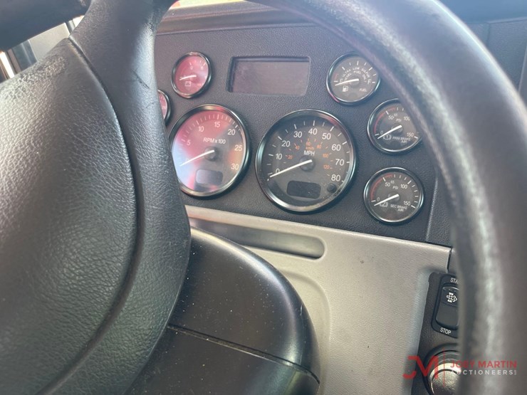 2016-peterbilt-365-image-28