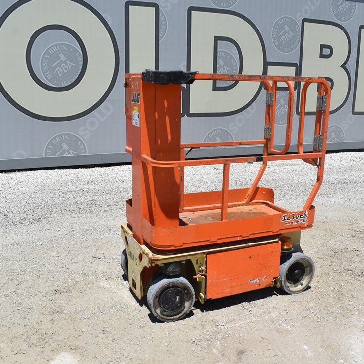JLG 1230ES