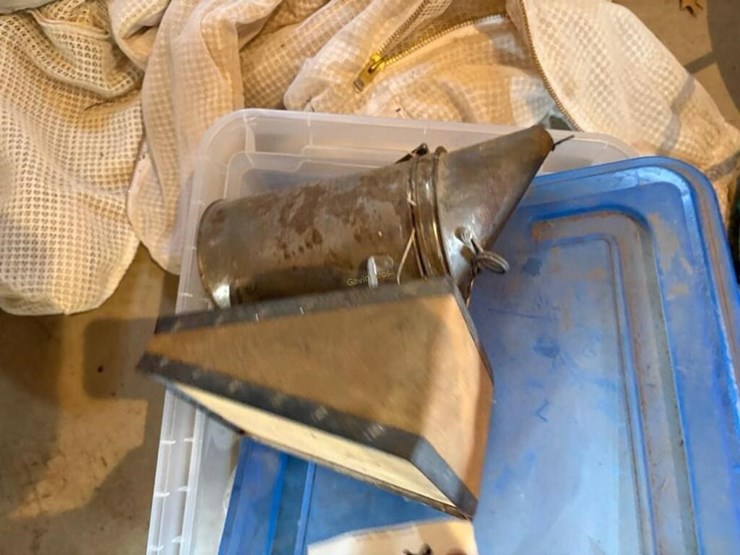 bee-keeping-suit/supplies-image-4