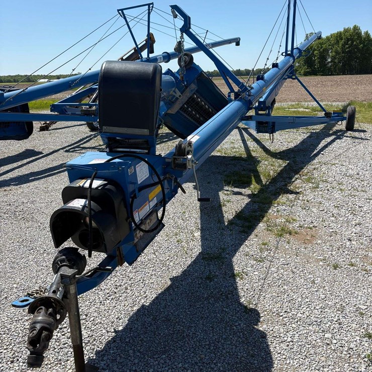 Brandt 1070 Swing Away Auger, 540 pto, Hyd. Winch
