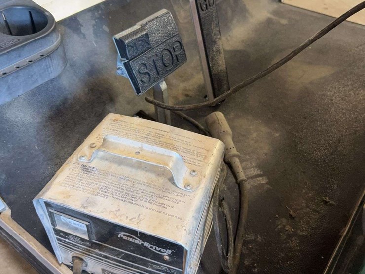 club-car-electric-50-golf-cart,-batteries-3-years-old,-batteries-will-not-charge-image-5