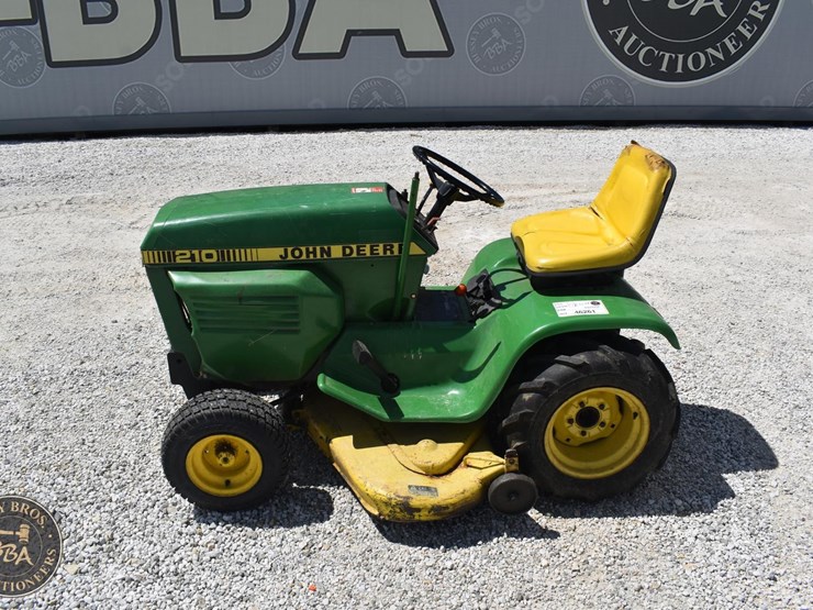 john-deere-210-image-2