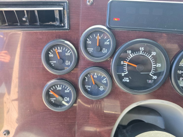2020-western-star-4900-image-91