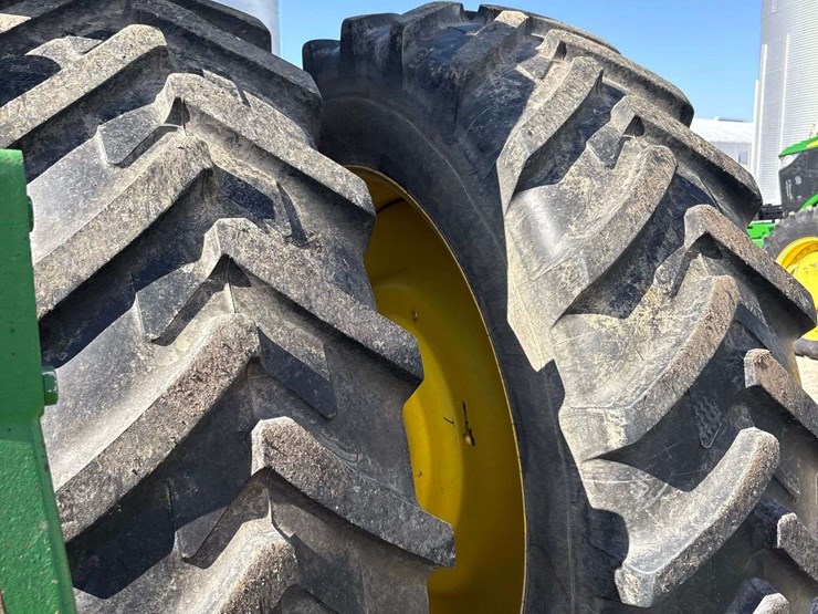 2011-john-deere-7260r-image-23