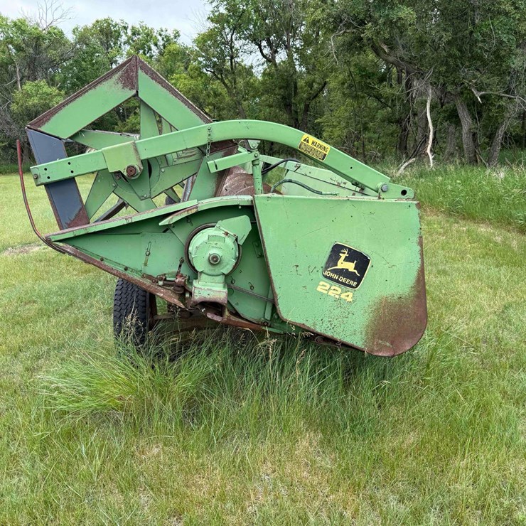 JOHN DEERE 224