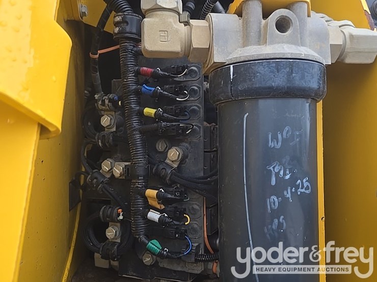 2022-komatsu-d61px-24-image-37