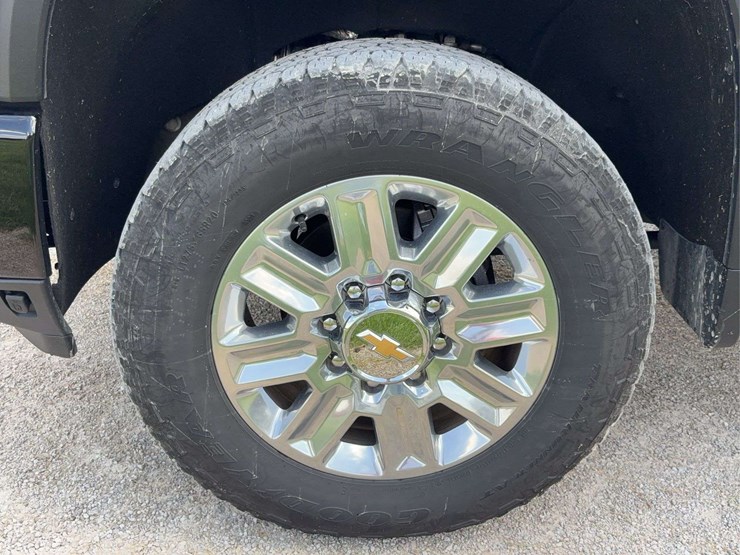 2025-chevrolet-silverado-2500hd-high-country-image-21