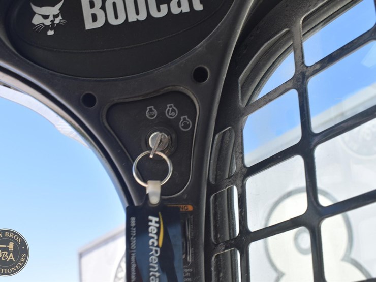 2022-bobcat-t740-image-34