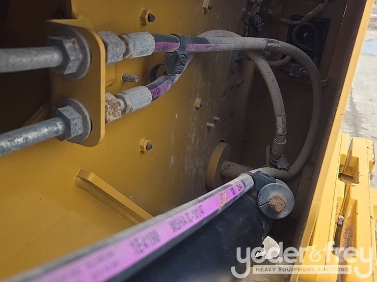 2023-caterpillar-259d3-image-22
