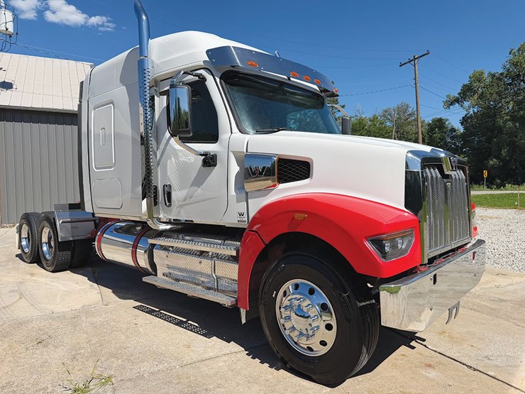 2024-western-star-49x-image-1