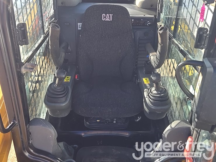 2017-caterpillar-262d-image-41