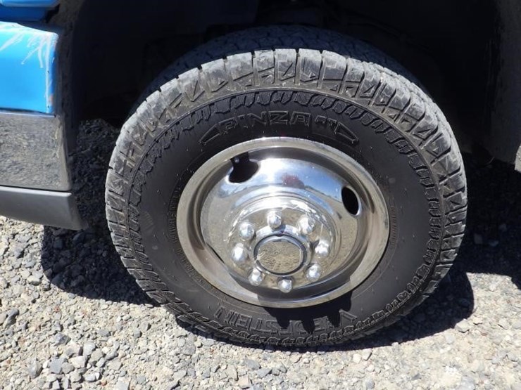 2004-chevrolet-3500-image-13
