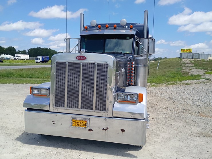 2005-peterbilt-379-image-16