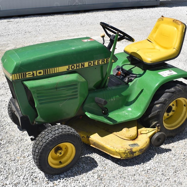 JOHN DEERE 210