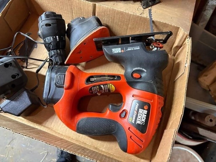 black-&-decker-12v-skill-saw-image-3