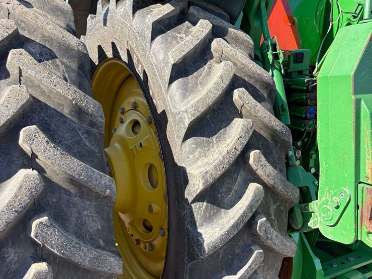 2010-john-deere-8320r-image-101