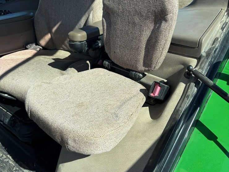 2010-john-deere-8320r-image-44