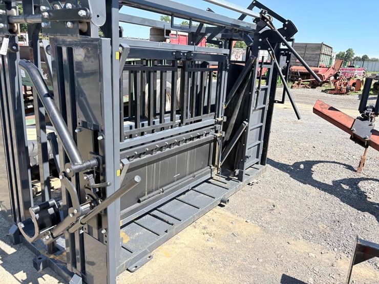mechanical-squeeze-chute-image-10