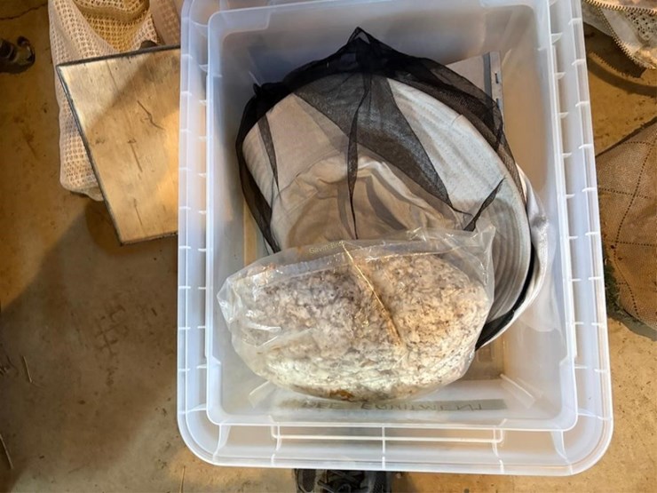 bee-keeping-suit/supplies-image-3