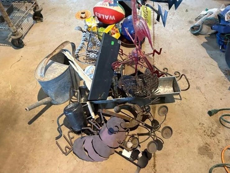 misc-yard-décor,-watering-can-etc-image-2