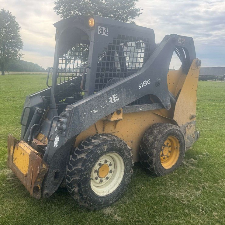 DEERE 318G