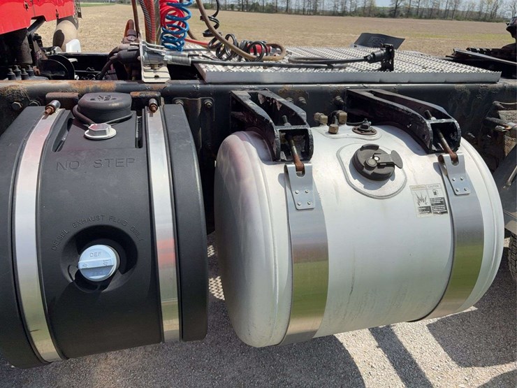 peterbilt-579-image-44