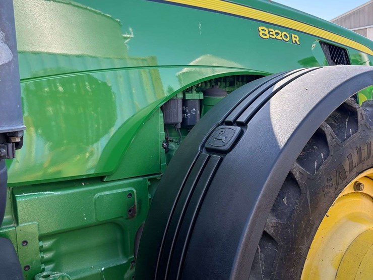 2010-john-deere-8320r-image-43