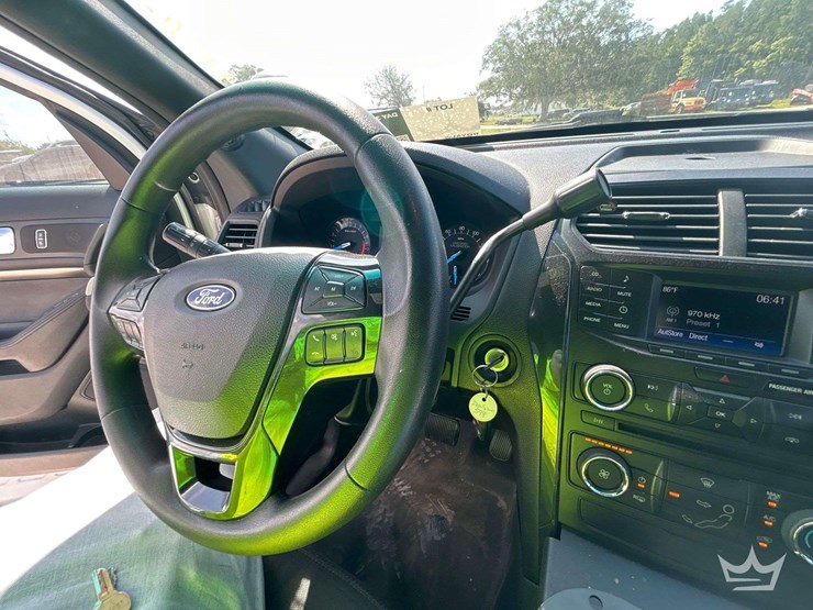 2016-ford-explorer-image-12
