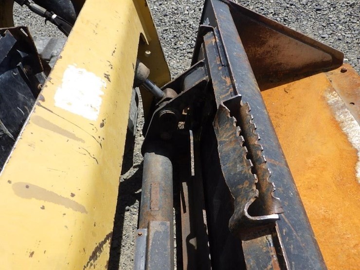 2017-caterpillar-239d-image-20