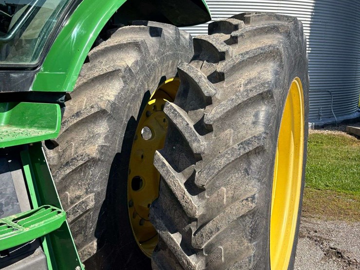 2012-john-deere-7230r-image-40