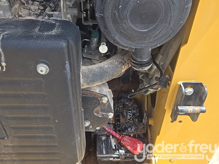 2011-caterpillar-257b3-image-36