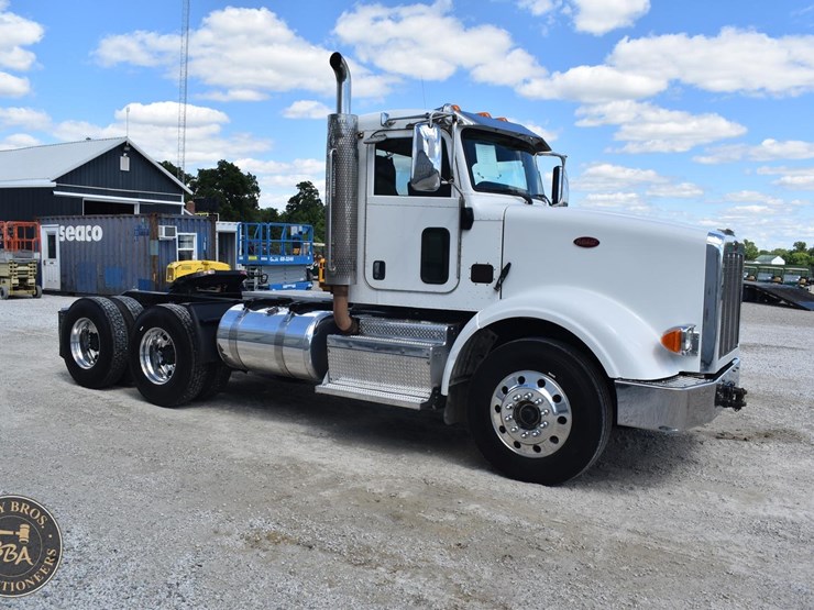2013-peterbilt-367-image-14