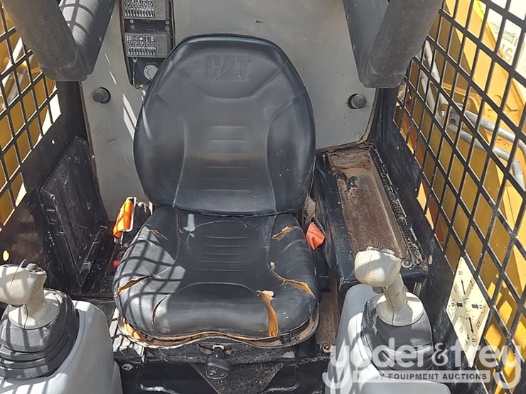 2011-caterpillar-257b3-image-39