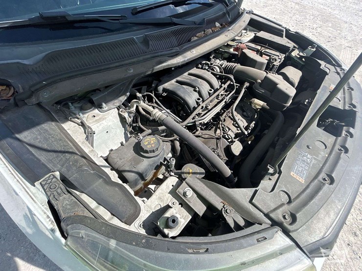 2016-ford-explorer-image-8