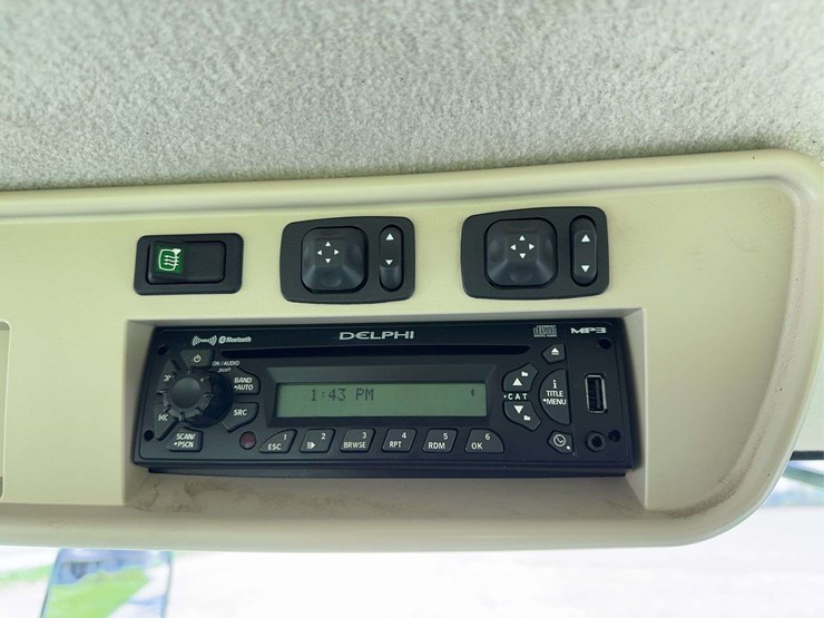 2012-john-deere-7260r-image-25