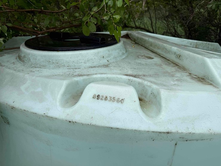 1,000-gallon-poly-tank-image-3