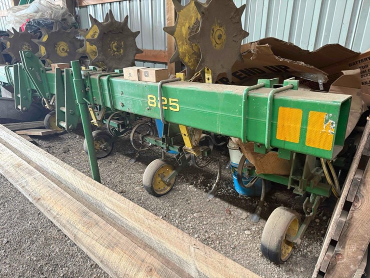 john-deere-825-image-2