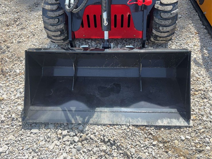 323tz-walk-behind-skid-steer-loader-image-15