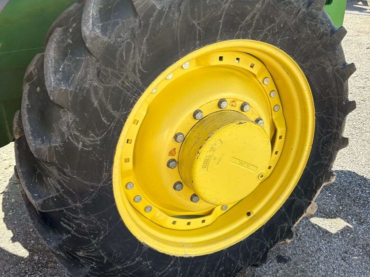 2012-john-deere-7230r-image-32