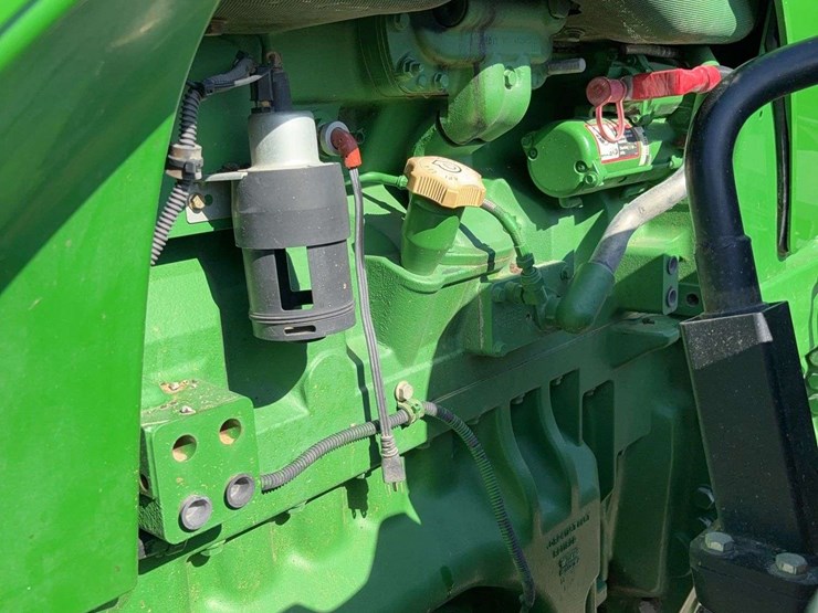 2011-john-deere-8260r-image-21