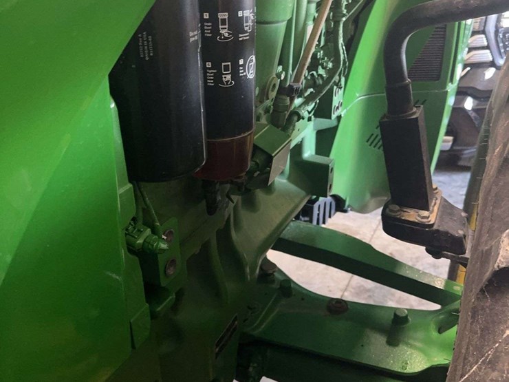 2013-john-deere-8285r-image-90
