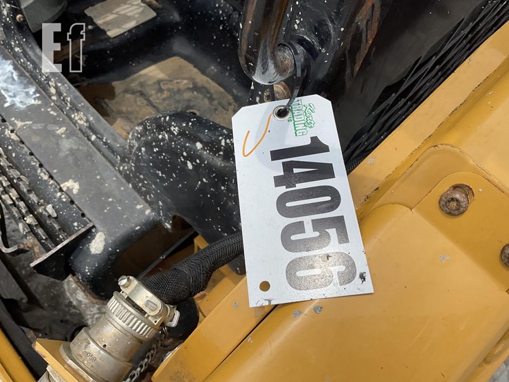 2018-caterpillar-239d-image-21