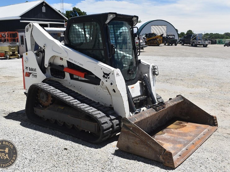 2022-bobcat-t740-image-9