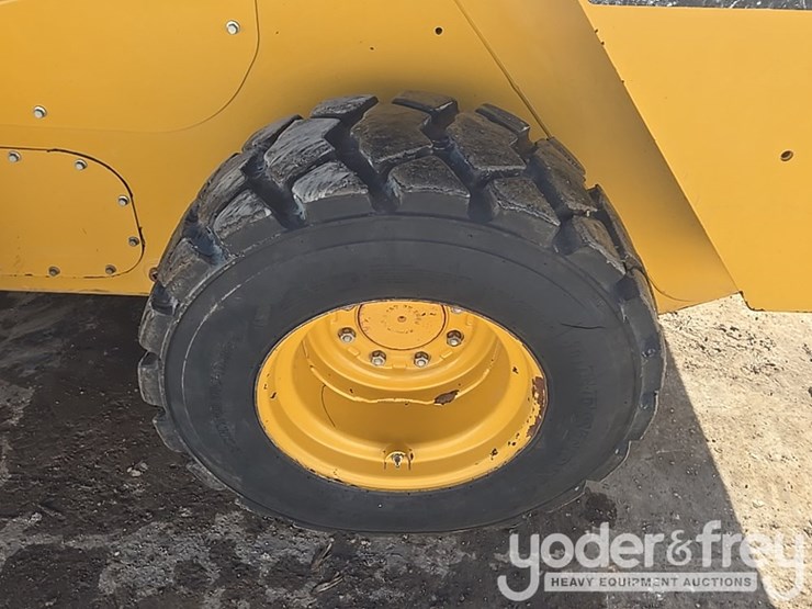 2017-caterpillar-262d-image-10