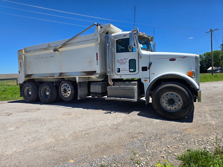 2017-peterbilt-365-image-23